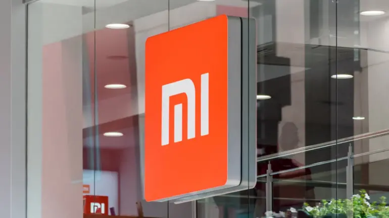 Xiaomi brevetează un telefon cu un ecran curbat integral