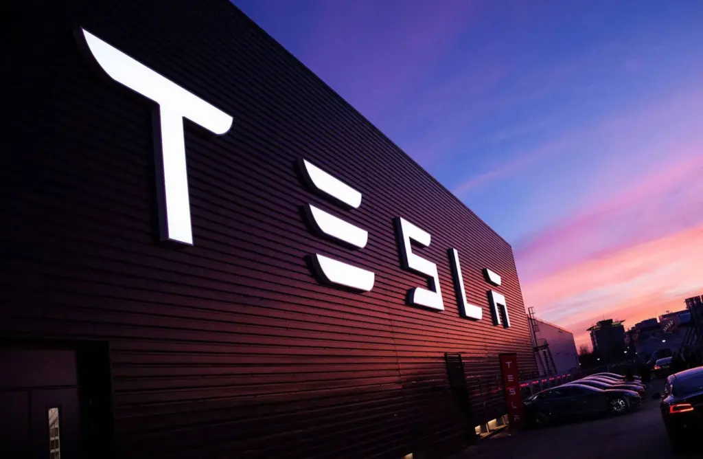 Tesla Q de 25.000 de dolari