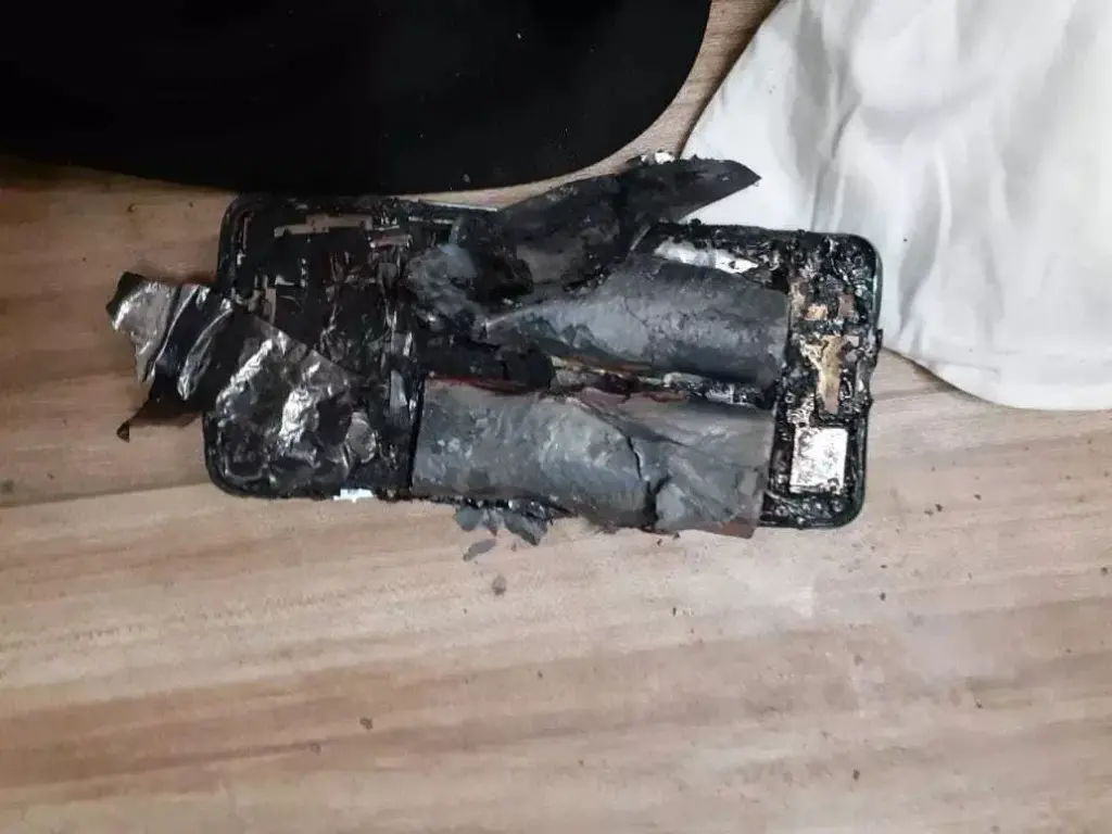 Un telefon OnePlus Nord 2 5G a explodat în buzunarul unui avocat într-o sală de judecată