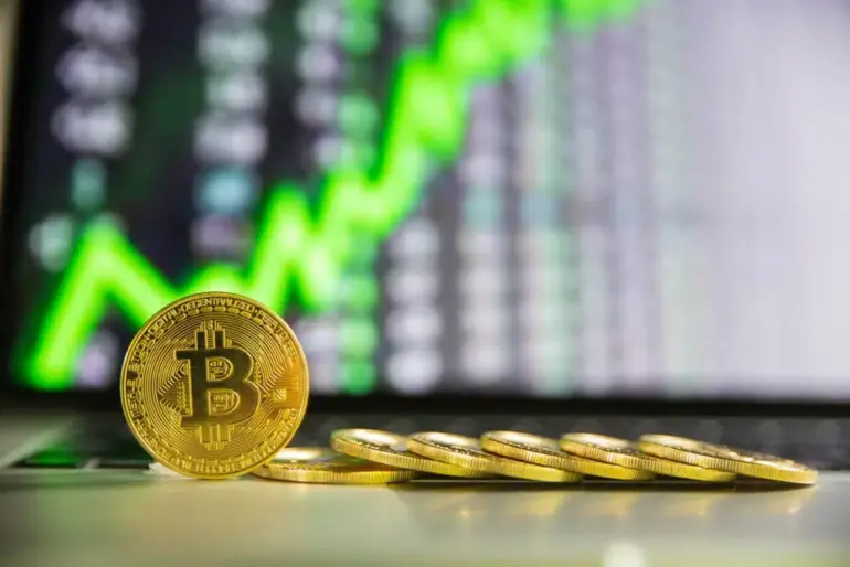 Bitcoin va ajunge la 80.000 de dolari până la sfârșitul anului 2021, potrivit Bloomberg