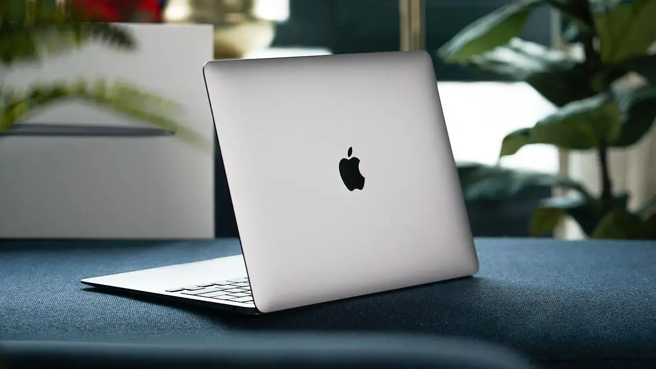 e schimbă numele seriei MacBook Air?