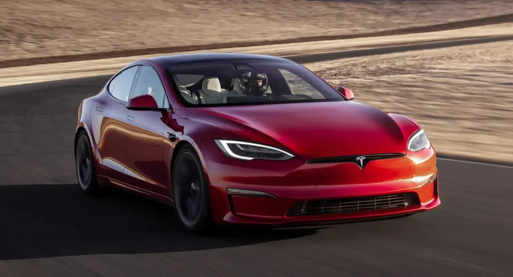 Tesla a încheiat anul 2021 cu un număr record de livrări