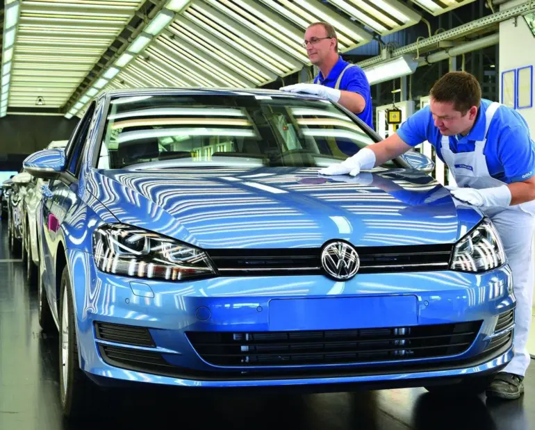 Volkswagen devine cea mai bine vândută marcă de automobile din Europa