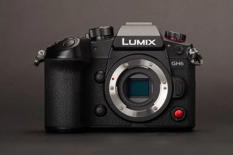 Panasonic dezvăluie Lumix GH6 cu sistem de răcire activ