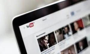 YouTube Shorts are 1,5 miliarde de utilizatori, TikTok are motive de îngrijorare