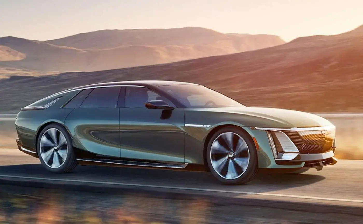 Cadillac a prezentat un nou sedan electric de lux. Are o autonomie de 500 km și costă $300.000