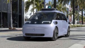 Primul robotaxi Google: fără volan și pedale, produs de compania chineză Geely