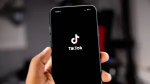 Uniunea Europeană a demarat o anchetă pentru a stabili dacă TikTok trimite datele utilizatorilor în China