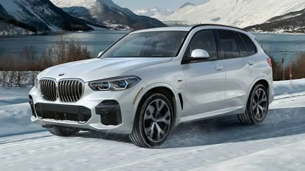 Merită BMW X5 xDrive45e PHEV să fie cumpărat?