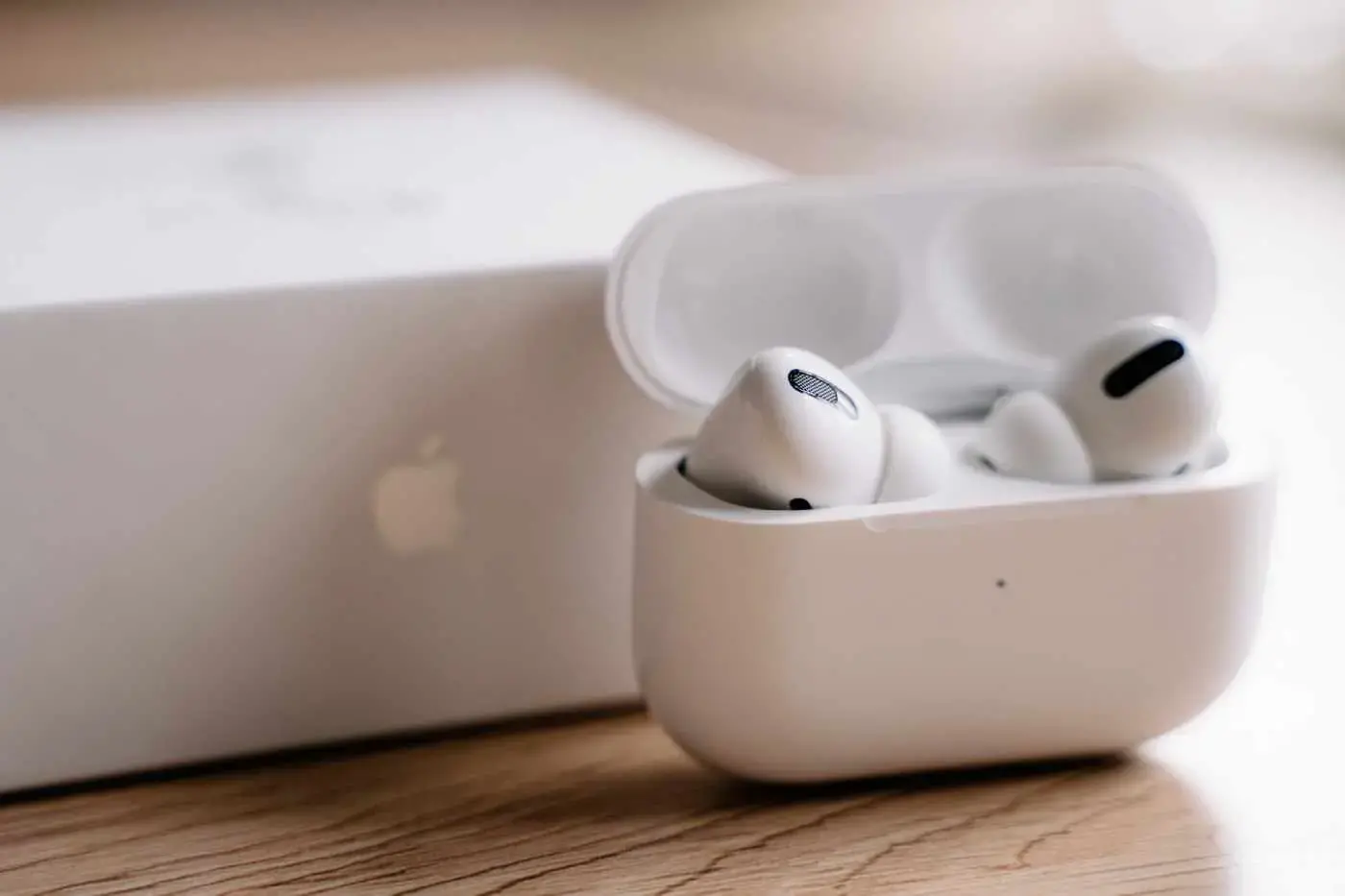 AirPods Pro: o alternativă ieftină și eficientă la aparatele auditive tradiționale