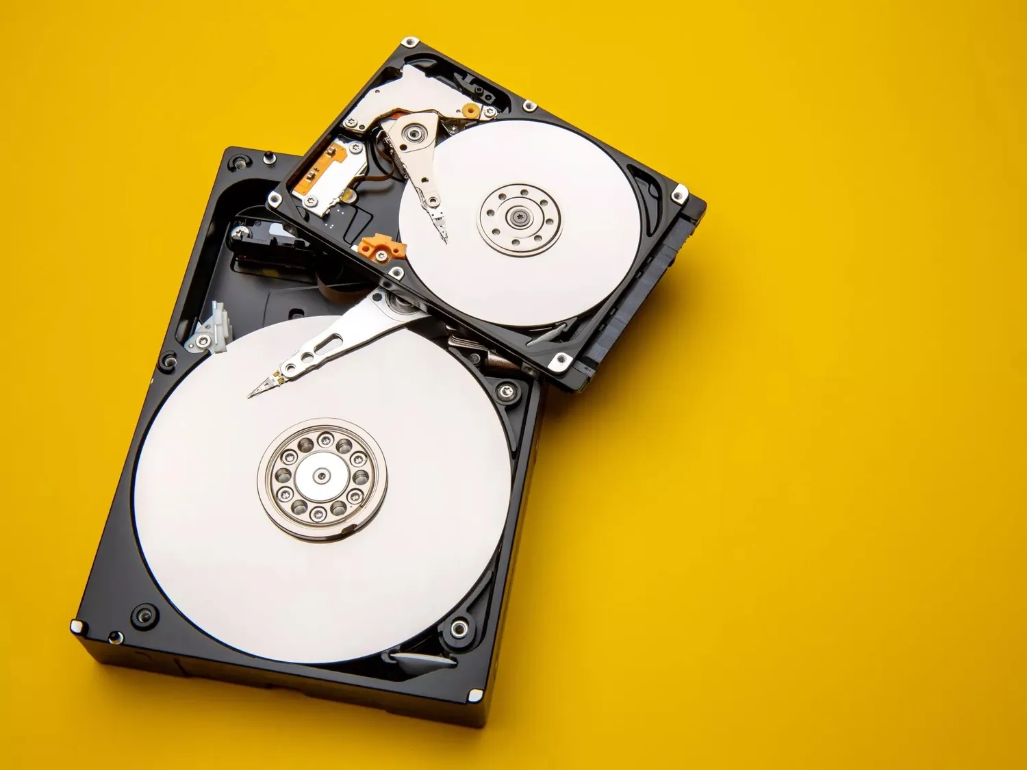 Vânzările de HDD aproape s-au înjumătăţit!