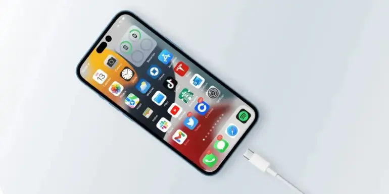 Vicepresedintele Apple confirma ca iPhone 15 va trece la utilizarea portului USB Type C jpg webp