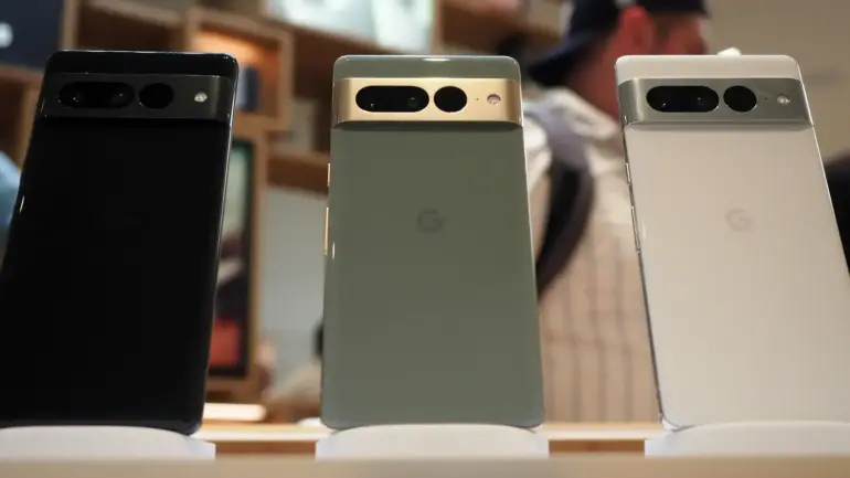 iPhone 14 Pro Max vs Google Pixel 7 Pro jpg webp