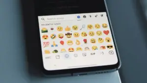 Samsung își schimbă complet designul emoji-urilor