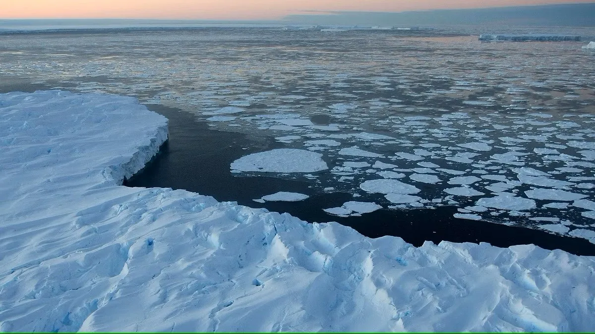 Antarctica a pierdut 40% din volumul său de gheață în ultimele două decenii și jumătate