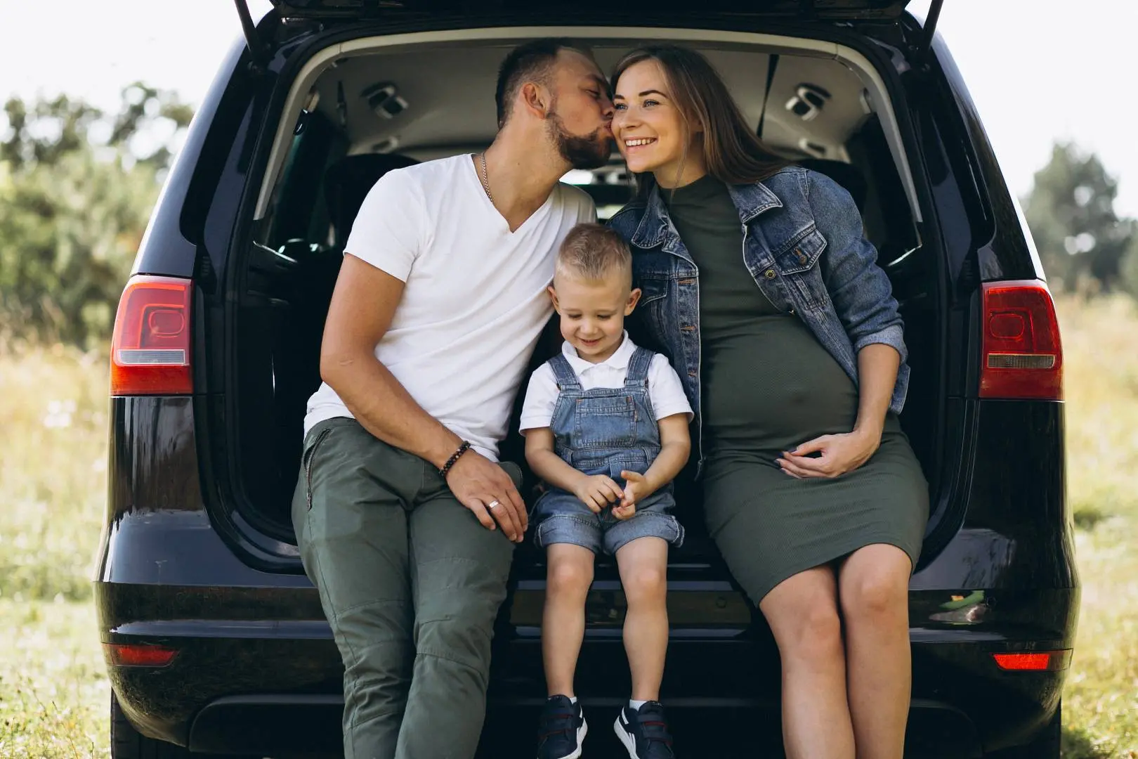 husband with pregnant wife their son sitting car wp jpg